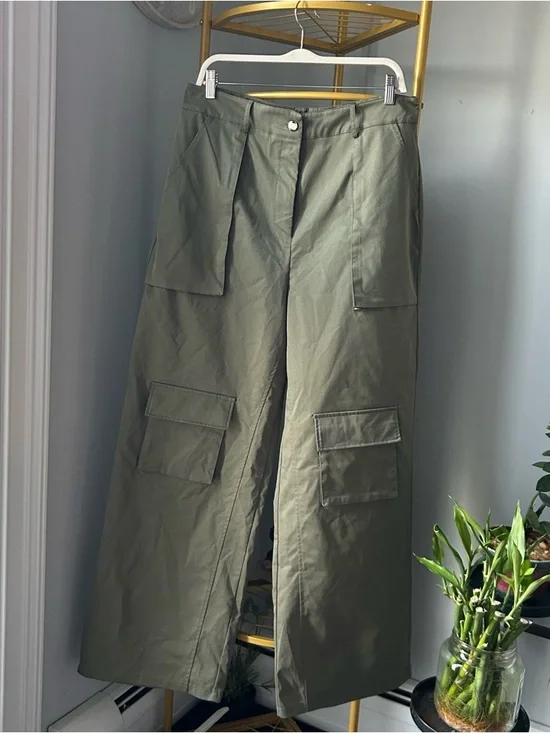 PrettyLittleThing Plus Olive Khaki twill high waist Cargo Trousers size 12 NEW - Picture 1 of 8